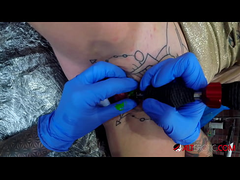 ❤️ Extrem tattooed Hottie Sully Savage krut en Tattoo op hirem Klitoris ❤ Super Porn op Porno lb.quizfarmature.ru ﹏